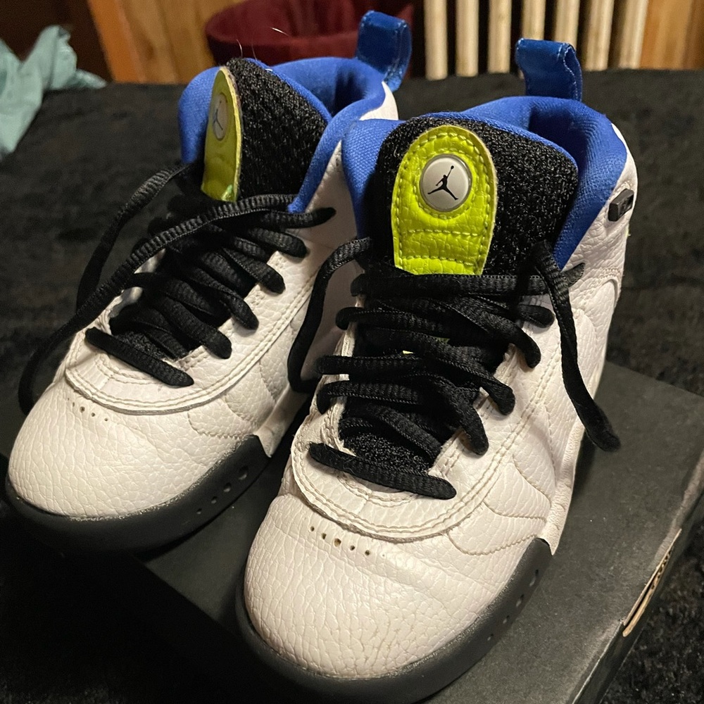 Kids sneakers